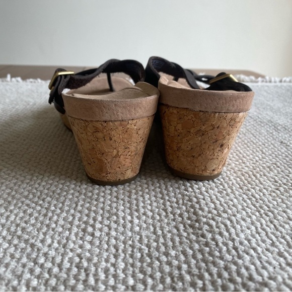 NWT UGG Adalie Cork Wedge Thong Brown Leather Sandal Cushioned Footbed Size 7M - Picture 4 of 5